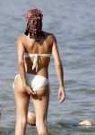 ibiza 28 juli 2015
Estelle Cruijff Joelle Gullit Lilly Becker met zoon Amadues Becker en een zoon uit een eerder huwelijk van Boris op het strand van Talamanca.