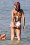 ibiza 28 juli 2015
Estelle Cruijff Joelle Gullit Lilly Becker met zoon Amadues Becker en een zoon uit een eerder huwelijk van Boris op het strand van Talamanca.