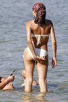ibiza 28 juli 2015
Estelle Cruijff Joelle Gullit Lilly Becker met zoon Amadues Becker en een zoon uit een eerder huwelijk van Boris op het strand van Talamanca.