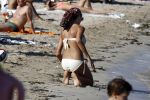 ibiza 28 juli 2015
Estelle Cruijff Joelle Gullit Lilly Becker met zoon Amadues Becker en een zoon uit een eerder huwelijk van Boris op het strand van Talamanca.