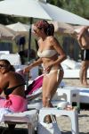 ibiza 28 juli 2015
Estelle Cruijff Joelle Gullit Lilly Becker met zoon Amadues Becker en een zoon uit een eerder huwelijk van Boris op het strand van Talamanca.