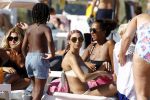 ibiza 28 juli 2015
Estelle Cruijff Joelle Gullit Lilly Becker met zoon Amadues Becker en een zoon uit een eerder huwelijk van Boris op het strand van Talamanca.