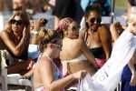 ibiza 28 juli 2015
Estelle Cruijff Joelle Gullit Lilly Becker met zoon Amadues Becker en een zoon uit een eerder huwelijk van Boris op het strand van Talamanca.