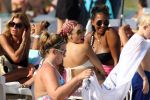 ibiza 28 juli 2015
Estelle Cruijff Joelle Gullit Lilly Becker met zoon Amadues Becker en een zoon uit een eerder huwelijk van Boris op het strand van Talamanca.