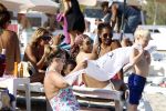 ibiza 28 juli 2015
Estelle Cruijff Joelle Gullit Lilly Becker met zoon Amadues Becker en een zoon uit een eerder huwelijk van Boris op het strand van Talamanca.