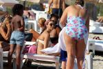 ibiza 28 juli 2015
Estelle Cruijff Joelle Gullit Lilly Becker met zoon Amadues Becker en een zoon uit een eerder huwelijk van Boris op het strand van Talamanca.