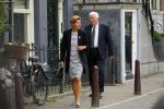 Amsterdam 10 augustus 2015     
Joop Daalmeijer en Maartje v Weegen wachten op de tram.