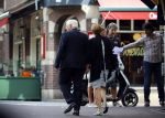 Amsterdam 10 augustus 2015     
Joop Daalmeijer en Maartje v Weegen wachten op de tram.