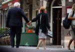Amsterdam 10 augustus 2015     
Joop Daalmeijer en Maartje v Weegen wachten op de tram.