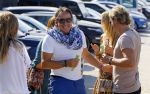 ibiza 24 juli 2015
Marco Borsato met Leontine Luca (met vriendin) Jada en Senna op vakantie.
Ze gingen lunchen met John Ewbank en zijn vriendin Kelly Weekers.