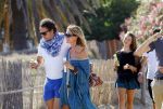 ibiza 24 juli 2015
Marco Borsato met Leontine Luca (met vriendin) Jada en Senna op vakantie.
Ze gingen lunchen met John Ewbank en zijn vriendin Kelly Weekers.