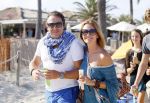 ibiza 24 juli 2015
Marco Borsato met Leontine Luca (met vriendin) Jada en Senna op vakantie.
Ze gingen lunchen met John Ewbank en zijn vriendin Kelly Weekers.