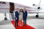 Schiphol OOst 18 juni 2015
Presentatie cast the bodyguard met in de hoofdrollen Romy Monteiro Carolina Dijkhuizen Mark v Eeuwen en Dave Mantel. Albert Verlinde is de producent namens Stage entertainment.
Ze arriveren in het nieuwe prive vliegtuig van John de Mol op schiphol OOst