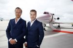 Schiphol OOst 18 juni 2015
Presentatie cast the bodyguard met in de hoofdrollen Romy Monteiro Carolina Dijkhuizen Mark v Eeuwen en Dave Mantel. Albert Verlinde is de producent namens Stage entertainment.
Ze arriveren in het nieuwe prive vliegtuig van John de Mol op schiphol OOst