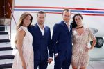 Schiphol OOst 18 juni 2015
Presentatie cast the bodyguard met in de hoofdrollen Romy Monteiro Carolina Dijkhuizen Mark v Eeuwen en Dave Mantel. Albert Verlinde is de producent namens Stage entertainment.
Ze arriveren in het nieuwe prive vliegtuig van John de Mol op schiphol OOst