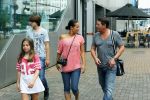 Amsterdam 5 juli 2015
Martijn Krabbe en zijn vriendin Noi Pakon gaan met kinderen naar de bioscoop.