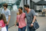 Amsterdam 5 juli 2015
Martijn Krabbe en zijn vriendin Noi Pakon gaan met kinderen naar de bioscoop.
