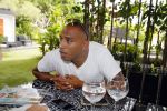 ibiza 7 augustus 2015
Maurice Mobetie (Momo) de ex vriend van Sylvie Meis wordt geintervieuwd voor het duitse blad Gala in zijn club Cavalli ibiza