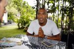 ibiza 7 augustus 2015
Maurice Mobetie (Momo) de ex vriend van Sylvie Meis wordt geintervieuwd voor het duitse blad Gala in zijn club Cavalli ibiza