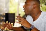 ibiza 7 augustus 2015
Maurice Mobetie (Momo) de ex vriend van Sylvie Meis wordt geintervieuwd voor het duitse blad Gala in zijn club Cavalli ibiza