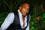ibiza 7 augustus 2015
Maurice Mobetie (Momo) de ex vriend van Sylvie Meis wordt geintervieuwd voor het duitse blad Gala in zijn club Cavalli ibiza