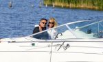 Weesp 16 juni 2015
Jurgen Smit en Milika Peterzon en hond romatisch op de vecht aan het varen met hun boot.