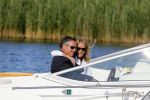 Weesp 16 juni 2015
Jurgen Smit en Milika Peterzon en hond romatisch op de vecht aan het varen met hun boot.