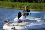 Weesp 16 juni 2015
Jurgen Smit en Milika Peterzon en hond romatisch op de vecht aan het varen met hun boot.