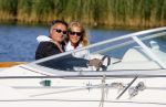 Weesp 16 juni 2015Jurgen Smit en Milika Peterzon en hond romatisch op de vecht aan het varen met hun boot.