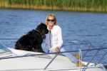Weesp 16 juni 2015Jurgen Smit en Milika Peterzon en hond romatisch op de vecht aan het varen met hun boot.