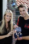 Volendam 13 augustus 2015
Monique Smit met vriend Martijn Molleman en hun pas geboren zoonje Noah.