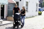 Volendam 13 augustus 2015
Monique Smit met vriend Martijn Molleman en hun pas geboren zoonje Noah.