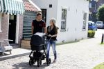 Volendam 13 augustus 2015
Monique Smit met vriend Martijn Molleman en hun pas geboren zoonje Noah.