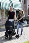 Volendam 13 augustus 2015
Monique Smit met vriend Martijn Molleman en hun pas geboren zoonje Noah.