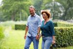 s Gravenland 14 juli 2015
Myrna Goossen laat samen met haar nieuwe vriend Erik Klap de hond uit.