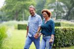 s Gravenland 14 juli 2015
Myrna Goossen laat samen met haar nieuwe vriend Erik Klap de hond uit.