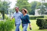 s Gravenland 14 juli 2015
Myrna Goossen laat samen met haar nieuwe vriend Erik Klap de hond uit.