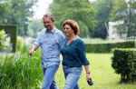 s Gravenland 14 juli 2015
Myrna Goossen laat samen met haar nieuwe vriend Erik Klap de hond uit.