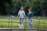 s Gravenland 14 juli 2015
Myrna Goossen laat samen met haar nieuwe vriend Erik Klap de hond uit.