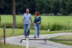 s Gravenland 14 juli 2015
Myrna Goossen laat samen met haar nieuwe vriend Erik Klap de hond uit.