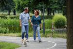 s Gravenland 14 juli 2015
Myrna Goossen laat samen met haar nieuwe vriend Erik Klap de hond uit.