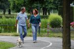 s Gravenland 14 juli 2015
Myrna Goossen laat samen met haar nieuwe vriend Erik Klap de hond uit.