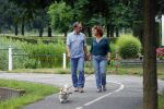 s Gravenland 14 juli 2015
Myrna Goossen laat samen met haar nieuwe vriend Erik Klap de hond uit.