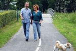 s Gravenland 14 juli 2015
Myrna Goossen laat samen met haar nieuwe vriend Erik Klap de hond uit.