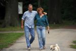 s Gravenland 14 juli 2015
Myrna Goossen laat samen met haar nieuwe vriend Erik Klap de hond uit.