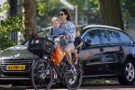 Amsterdam 12 juni 2015
Nadja Hupscher met haar 2 kinderen op de fiets
