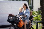 Amsterdam 12 juni 2015
Nadja Hupscher met haar 2 kinderen op de fiets