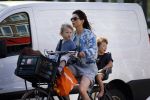 Amsterdam 12 juni 2015
Nadja Hupscher met haar 2 kinderen op de fiets