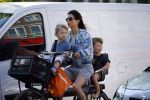Amsterdam 12 juni 2015
Nadja Hupscher met haar 2 kinderen op de fiets