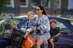 Amsterdam 12 juni 2015
Nadja Hupscher met haar 2 kinderen op de fiets